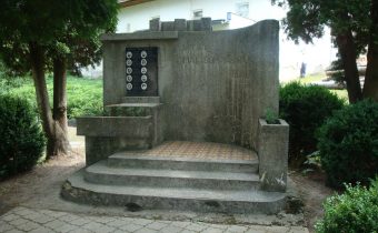 Pamätník obetiam vojen v Domaniži