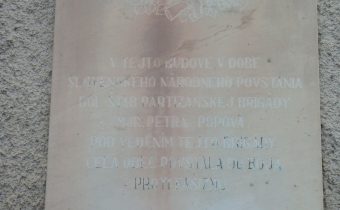 Pamätná tabuľa na partizánsky štáb v Domaniži