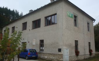 Pamätná škola v Domaniži