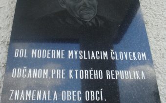 Pamätná tabuľa Dominikovi Tatarkovi v Plevníku-Drienovom