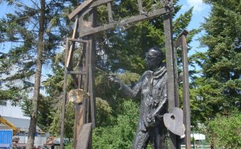 Socha Imra Weinera-Kráľa v Považskej Bystrici