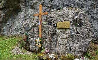 Symbolický cintorín v Manínskej tiesňave – Považská Bystrica