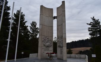 Pamätník padlých v SNP vo Vrchteplej