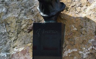 Busta Jozefa Kronera v Považskej Bystrici