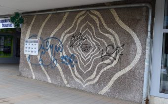 Nástenné mozaiky na budove OD Banco v Považskej Bystrici