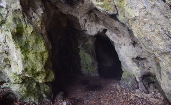 Malá temná jaskyňa – Horný Moštenec
