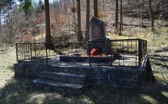Pamätník obetiam 2.svetovej vojny v Riedke – Dolný Lieskov
