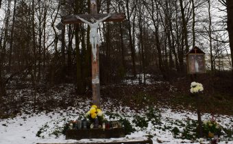 Kríž pred Podmanínom v Považskej Bystrici
