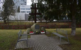 Kríž pri kine Mier v Považskej Bystrici