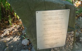 Pamätná tabuľa Janovi Amosovi Komenskému a Mikulášovi Drabíkovi v Lednici