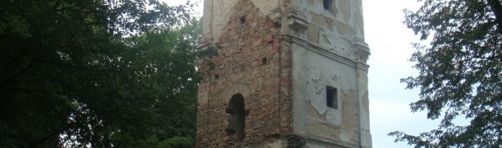 Vyhliadková veža bývalého farského kostola v Lednických Rovniach