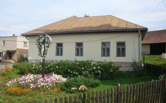 Budova fary v Lazoch pod Makytou