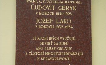 Pamätná tabuľa Ľudovítovi Gerykovi a Jozefovi Lakovi v Záriečí