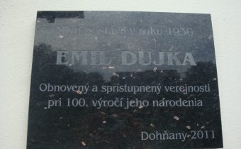 Pamätná tabuľa Emilovi Dujkovi v Dohňanoch
