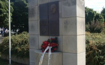Pamätník Alexandra Dubčeka v Dubnici nad Váhom