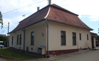 Budova starej školy v Klobušiciach – Ilava