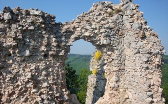 Hrad Vršatec – Vršatské Podhradie