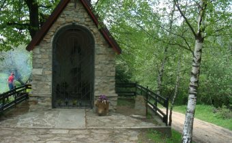 Kaplnka Panny Márie, Kráľovnej na Brezovej – Vršatské Podhradie