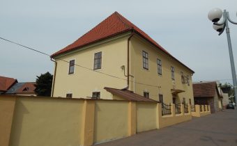 Budova fary v Pruskom
