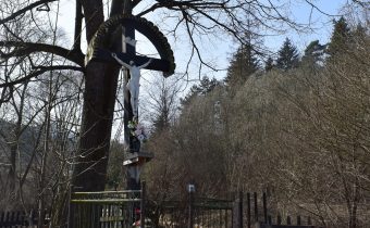 Kríž pred obcou Jasenica