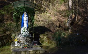 Mariánska kaplnka nad osadou Dolný Krížovec – Papradno