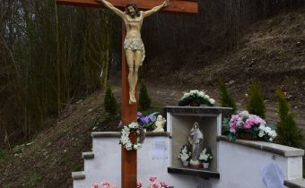 Kríž v lokalite Šurabová v Považskej Bystrici