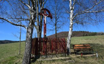 Kríž v lokalite Pod Dúbravou – Papradno