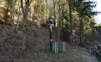 Kríž pod osadou Tomášová – Papradno