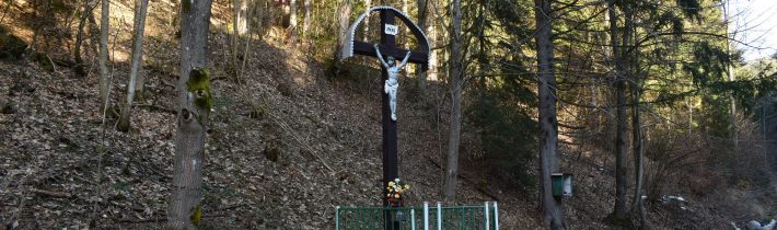 Kríž pod osadou Tomášová – Papradno