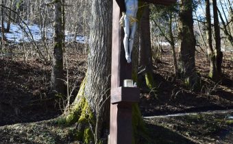 Kríž v lokalite Na potoku – Papradno