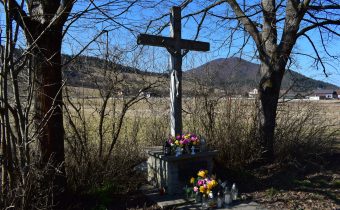 Kríž pred obcou Stupné