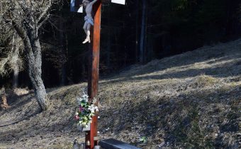 Kríž v osade Dolné Bučkové – Papradno