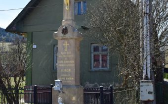 Kríž pri moste v obci Papradno