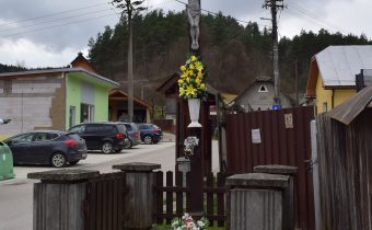 Kríž v obci Stupné