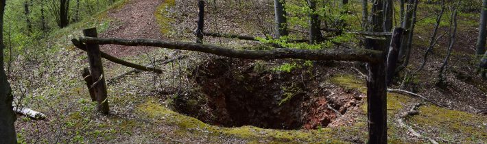 Opustená bauxitová štôlňa v Mojtíne