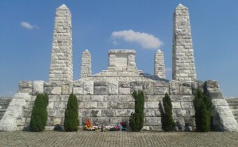 Mohyla generála Milana Rastislava Štefánika na Bradle – Brezová pod Bradlom