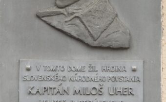 Pamätná tabuľa Miloša Uhra v Lubine
