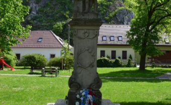 Socha svätého Floriána v Beckove