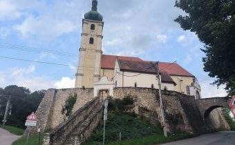 Kostol svätého Ladislava v Čachticiach