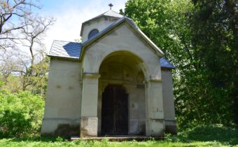 Hrobka rodiny Rakovských v Kočovciach
