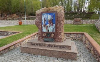 Pamätník svätého Jána Pavla II. v Ladcoch