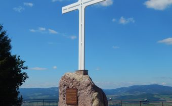 Kríž na hore Butkov v Ladcoch