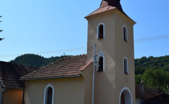 Kaplnka so zvonicou v Mikušovciach