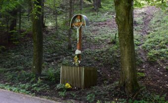 Kríž pod sedlom Briestenné – Pružina