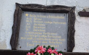 Pamätná tabuľa padlým hrdinom v Trebichave