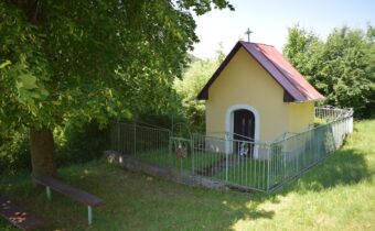 Kaplnka pred obcou Slatina nad Bebravou