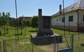 Pamätník padlým v SNP v Slatine nad Bebravou