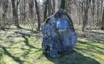 Pamätník profesora Bezačinského v Zlatníkoch