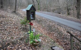 Stĺpikové kaplnky v Červenom Kameni