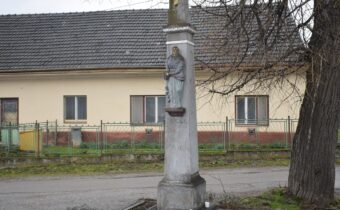 Kríž v strede obce Košeca